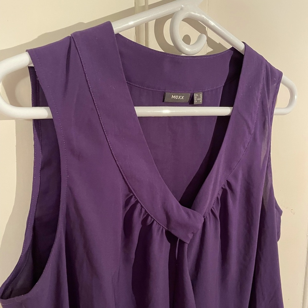 Mexx tie-neck sleeveless blouse.